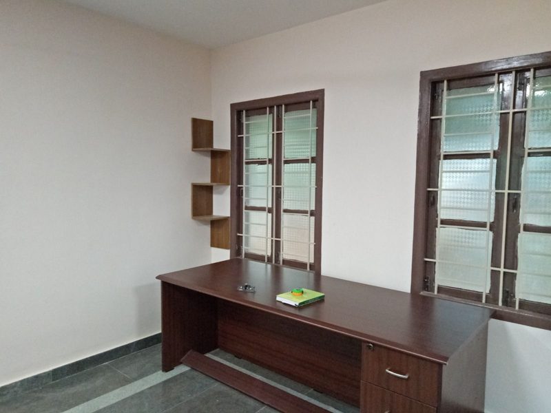 Executive office desk with matching storage unit in Coimbatore